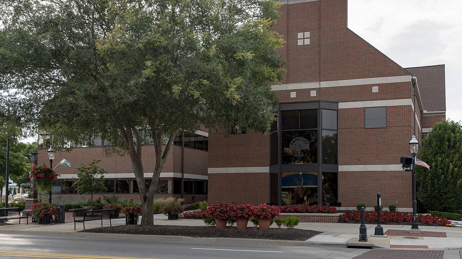 Grove City, Ohio's government administrative offices building