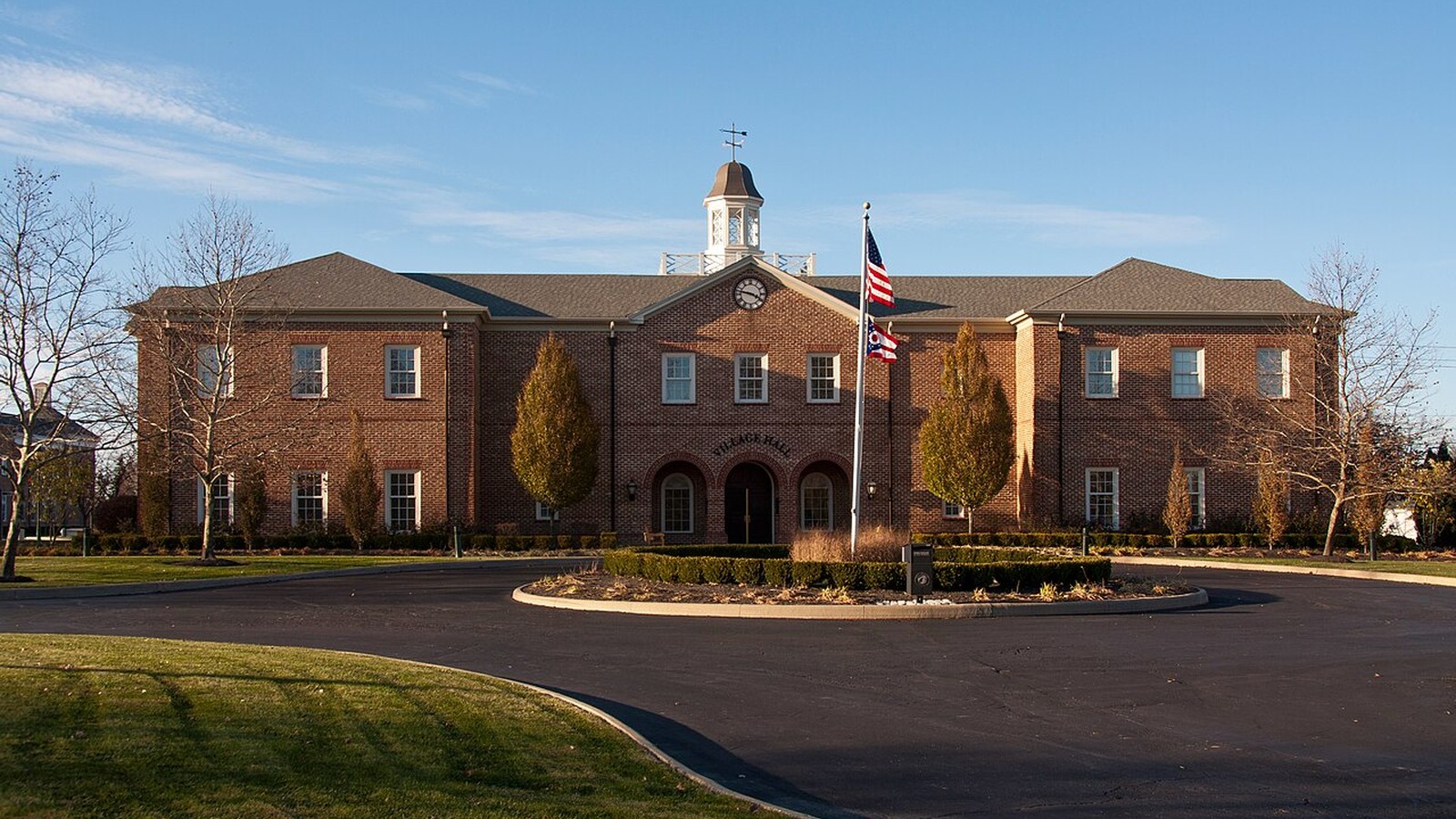 New Albany, Ohio City Hall, a Georgian-style brick civic building typical of the village's planned architecture
