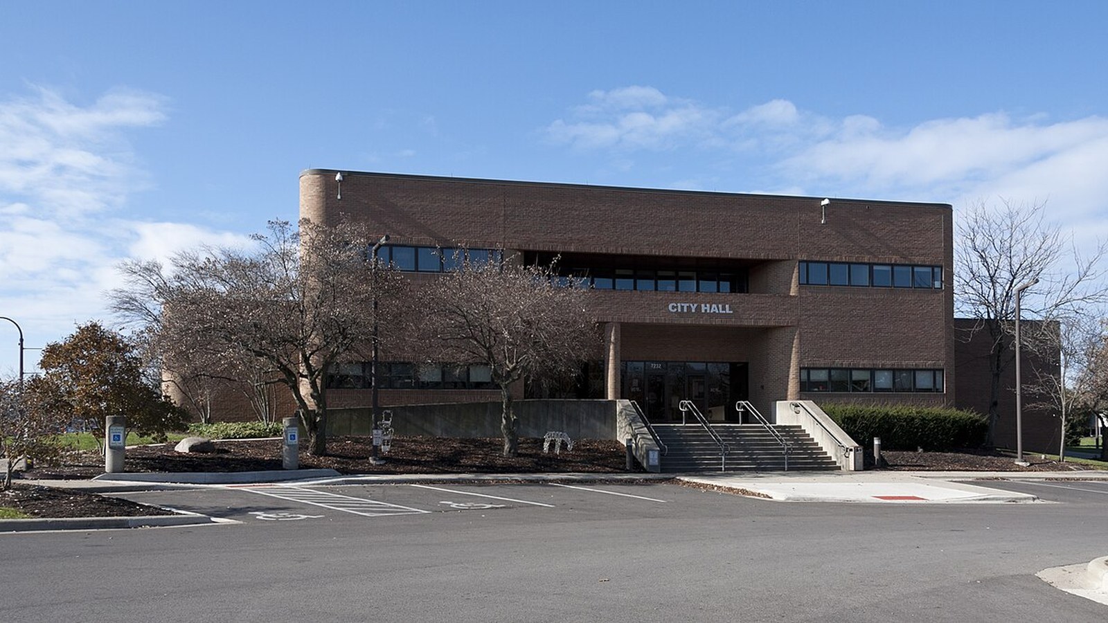 Reynoldsburg City Hall in Reynoldsburg, Ohio, viewed from the east