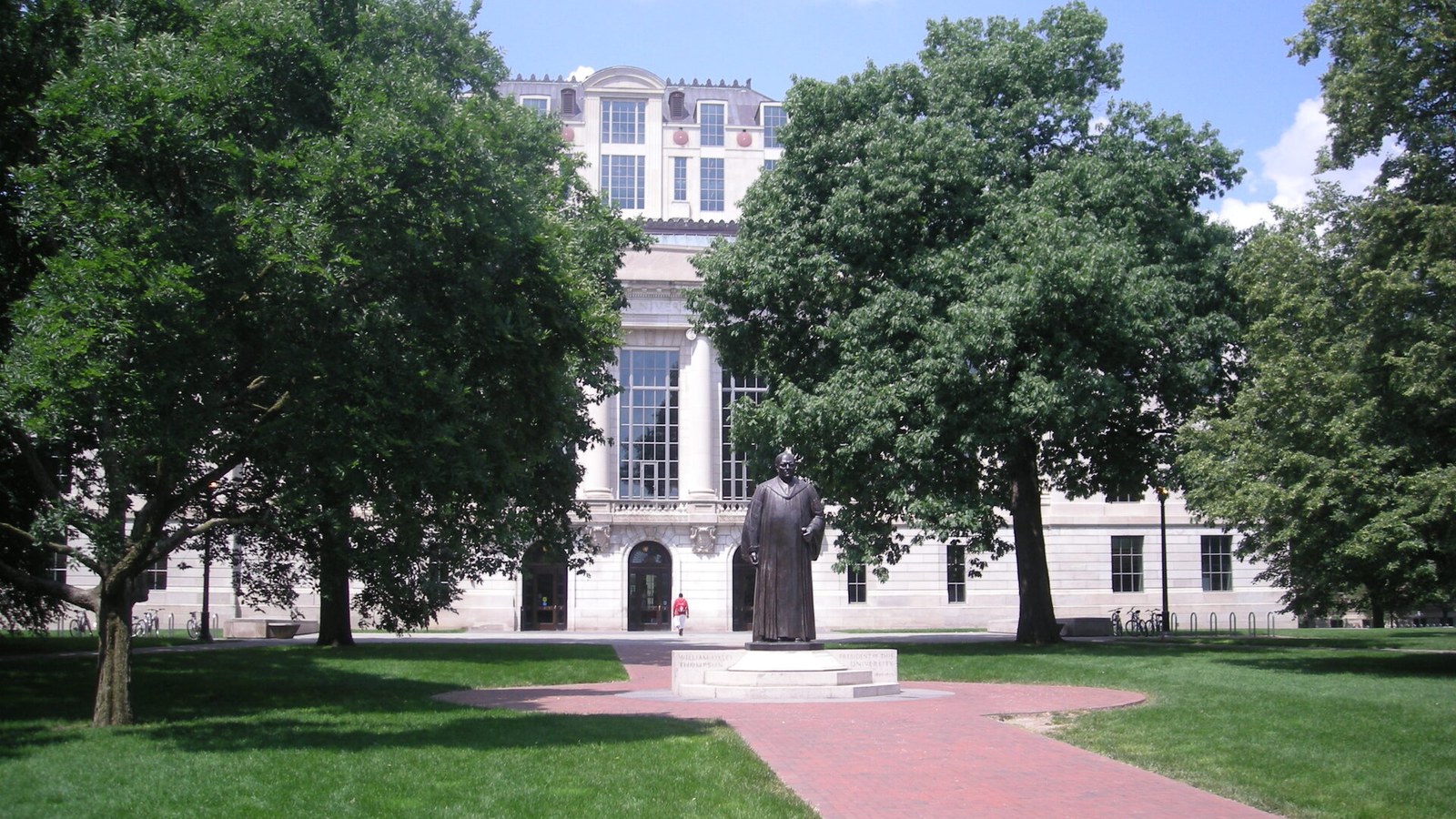 The Oval and William Oxley Thompson Memorial Library on the Ohio State University campus