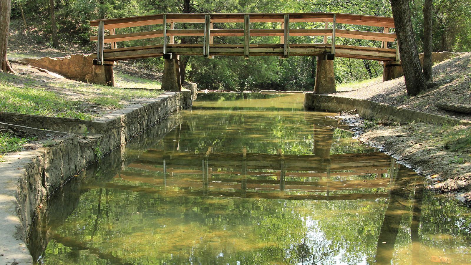A footbridge in Grapevine Springs Preserve in Coppell