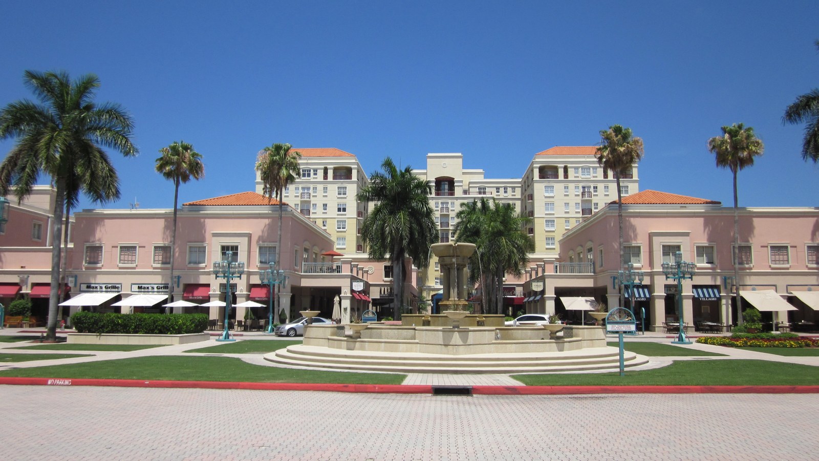 The fountain and Mediterranean Revival-style buildings at Mizner Park, Boca Raton's outdoor shopping and arts district